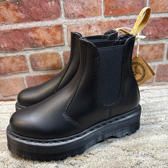 Dr. Martens Shoes - Dr martens Vegan 2976 Quad Black Chelsea Boots women Sz 8 (men’s Sz 7)